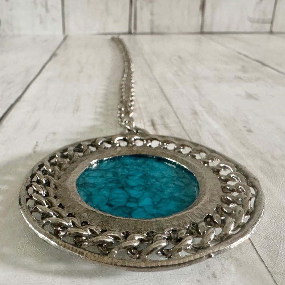 Vintage Silver Tone Round Pendant Necklace with Faux Turquoise Stone 14" - Picture 5 of 6